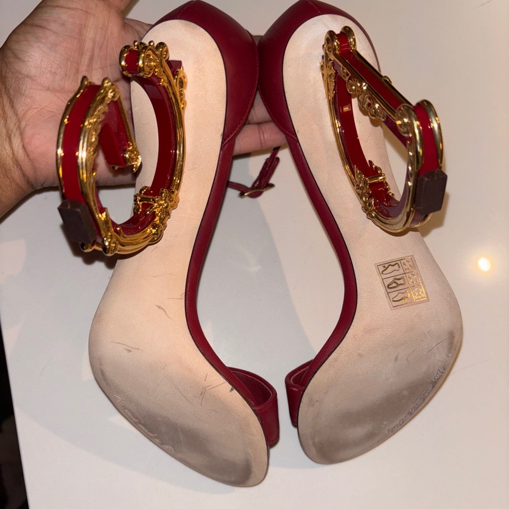 Dolce & Gabbana Sculpted- Heel DG Leather Heels - Picture 6 of 7